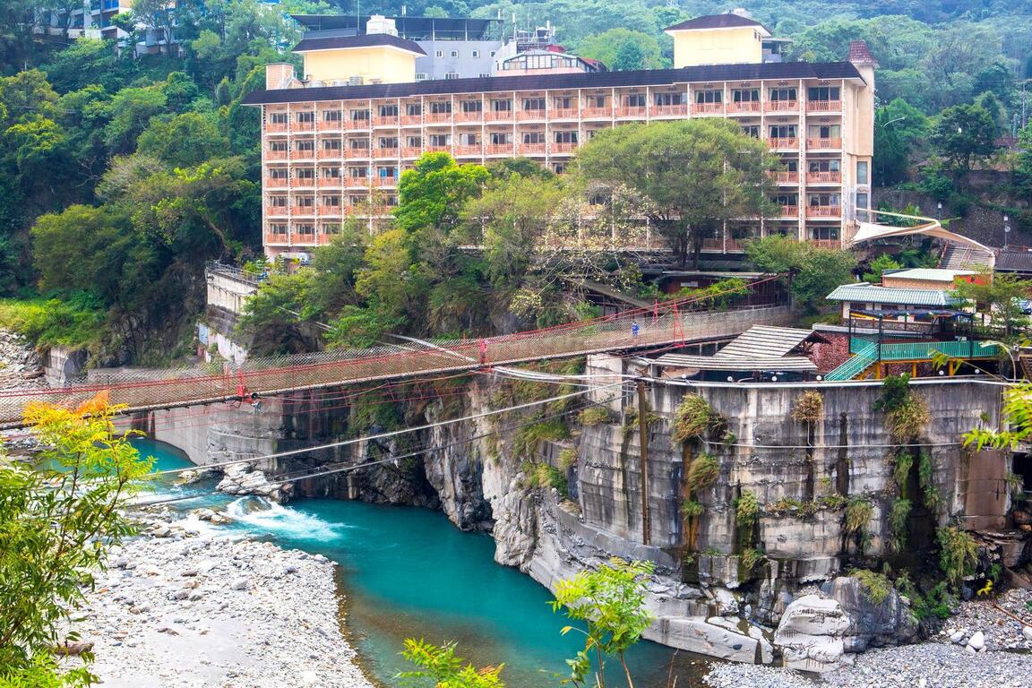 谷關溫泉風景區｜百年溫泉秘境 × 山林吊橋慢旅的第1張圖片